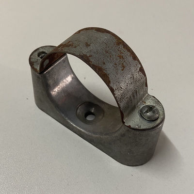 Le conduit galvanisé chaud malléable en métal selle des selles d'hôpital de 20mm 25mm